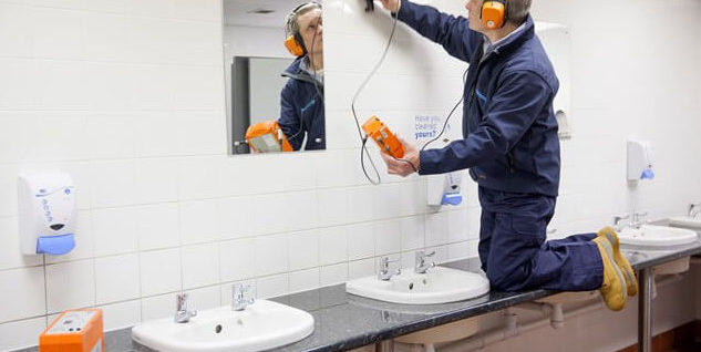 كشف تسربات الحمامات